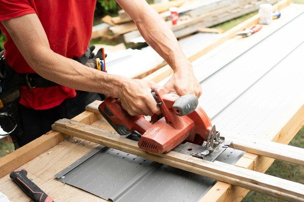 Guide Essentiel pour un Déménagement Réussi de Votre Atelier de Sculpture sur Bois : Astuces et Précautions à Ne Pas Négliger